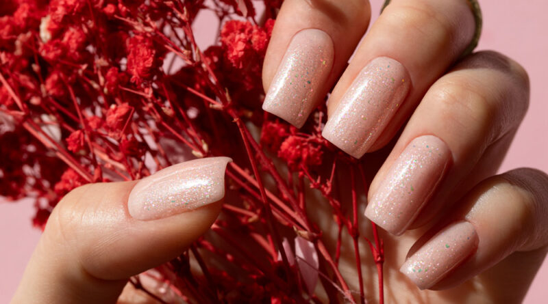 Jak przedłużyć trwałość manicure hybrydowego? Najczęstsze błędy